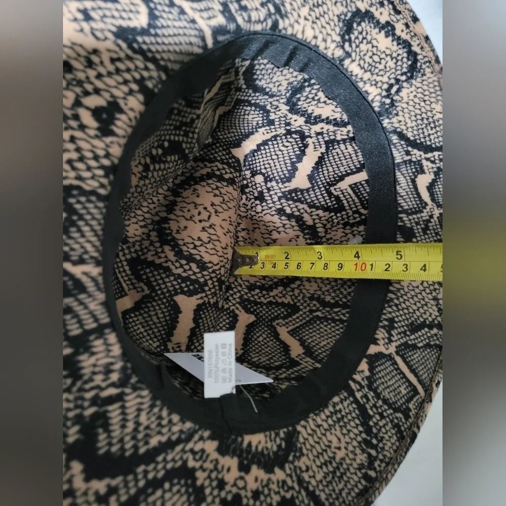 Tan and Black Reptile Skin Pattern